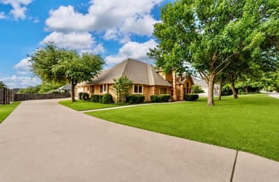 413 Lincoln Oaks Drive, Burleson TX 76028