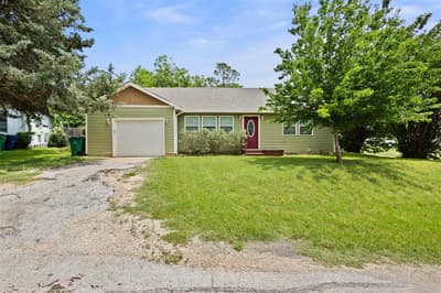 107 S Flower Lane, Chico TX 76431