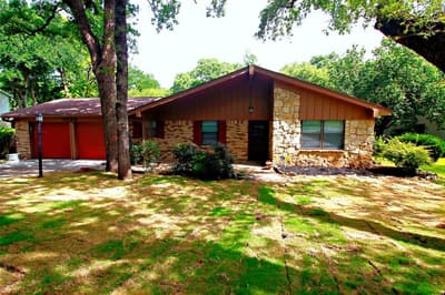 2703 Oak Cliff Lane, Arlington TX 76012