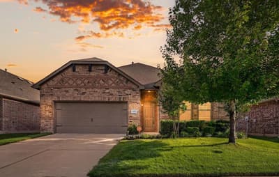 2429 Flowing Springs Drive, Fort Worth TX 76177