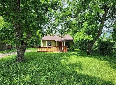 218 S Buffalo Avenue, Cleburne TX 76033