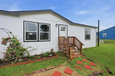 587 Kentucky Town Road, Whitewright TX 75491 - Photo 3