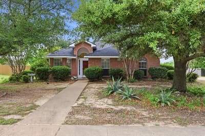 921 High Point Drive, Midlothian TX 76065 - Photo 2