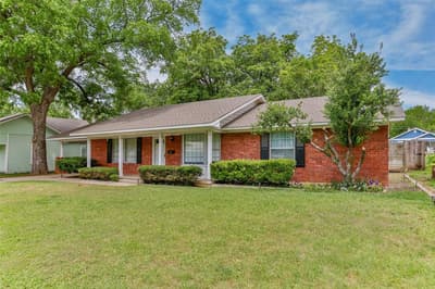 215 E Tennie Street, Gainesville TX 76240 - Photo 2