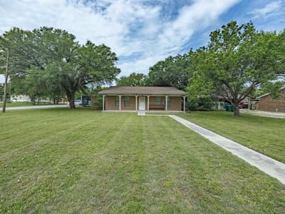 308 Oakwood Street, Chico TX 76431