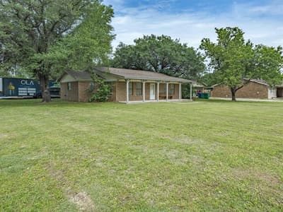 308 Oakwood Street, Chico TX 76431 - Photo 4