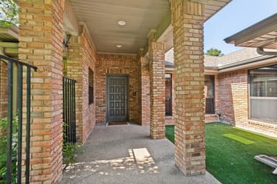 14913 Oaks North Drive, Addison TX 75254 - Photo 2
