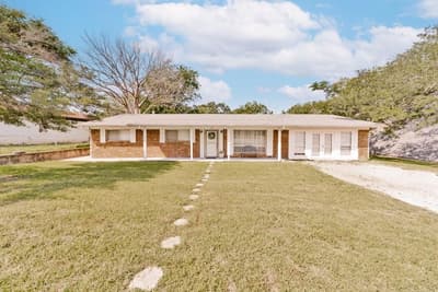500 W London Street, Bowie TX 76230