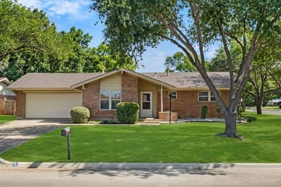 1300 Amherst Drive, Denton TX 76201