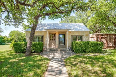 606 E Moore Street, Granbury TX 76048
