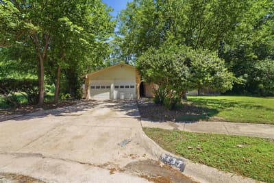 1137 Meadow Creek Court, Lancaster TX 75146