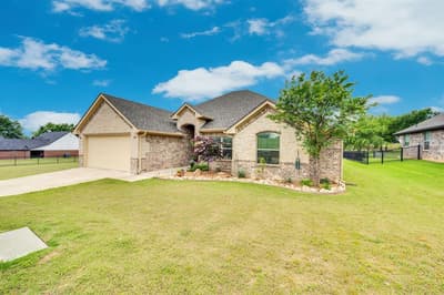 109 Creekside Drive, Glen Rose TX 76043 - Photo 2