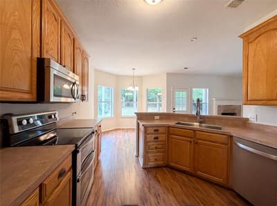 6218 Kingswood Drive, Arlington TX 76001 - Photo 2