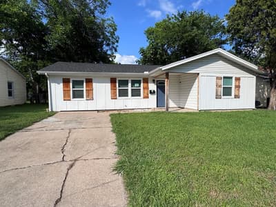 520 NW King Street, Burleson TX 76028