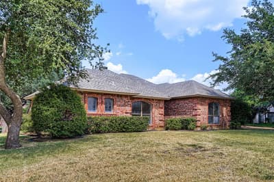 1201 St James Place, Arlington TX 76011 - Photo 2