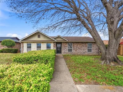 905 Brookhaven Drive, Lancaster TX 75134