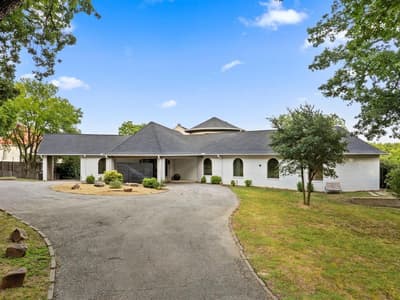 8542 Meadowbrook Drive, Fort Worth TX 76120