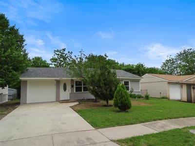 202 E Cober Drive, Grand Prairie TX 75051