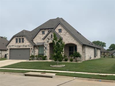 209 Johnson Street, Granbury TX 76048 - Photo 2