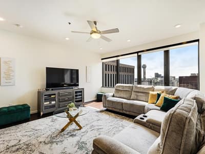 1200 Main Street # 1404, Dallas TX 75202 - Photo 2