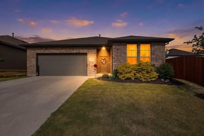 645 Pawprint Hollow, Godley TX 76044 - Photo 2