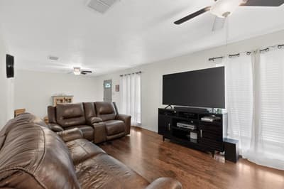 8927 Beckley View Avenue, Dallas TX 75232 - Photo 2
