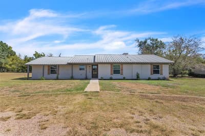 110 Twin Circle, Wortham TX 76693 - Photo 2