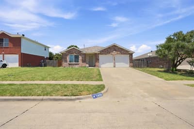 1409 Dundee Drive, Arlington TX 76002 - Photo 2