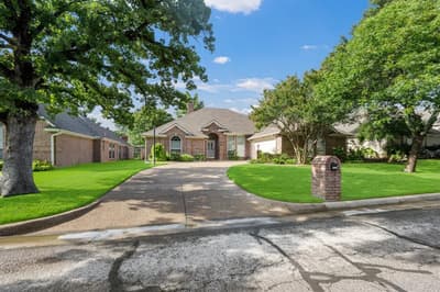 3317 Tiverton Court, Arlington TX 76001