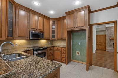 3317 Tiverton Court, Arlington TX 76001 - Photo 4