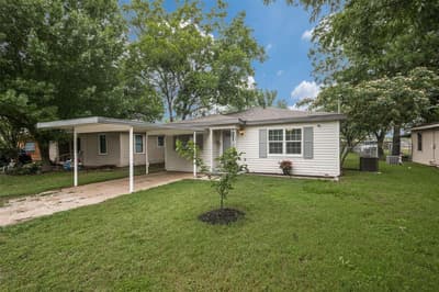 717 Small Street, Bowie TX 76230 - Photo 3