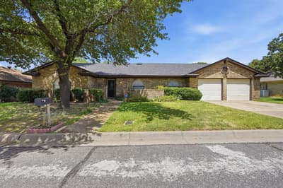2202 Canyonwood Drive, Arlington TX 76012
