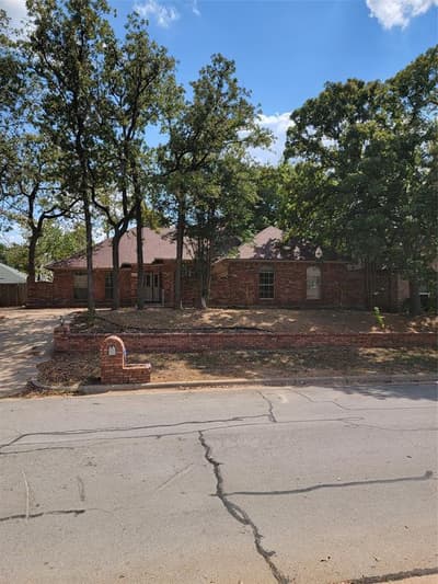 4904 Saddleback Road, Arlington TX 76017 - Photo 2
