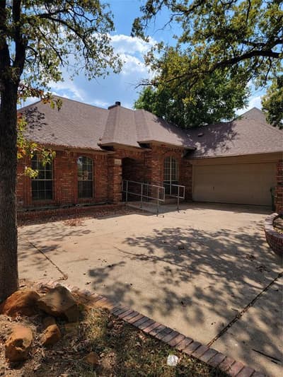 4904 Saddleback Road, Arlington TX 76017