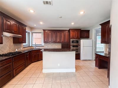 10330 Sandbar Drive, Irving TX 75063 - Photo 2