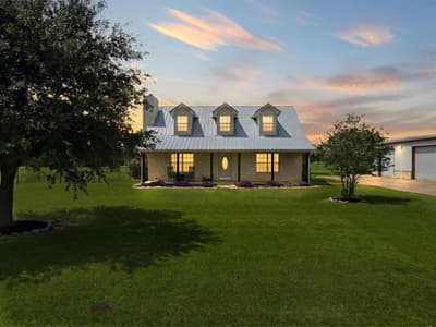 560 Meadow Lane, Crawford TX 76638 - Photo 2