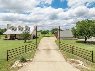 560 Meadow Lane, Crawford TX 76638 - Photo 5