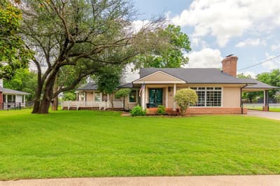 203 E Umphress Street, Van Alstyne TX 75495
