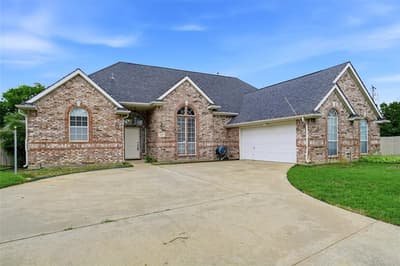 1620 Oak Creek Drive, Hurst TX 76054
