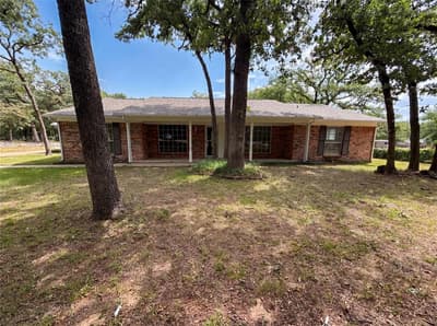 1014 Yvonne Drive, Joshua TX 76058