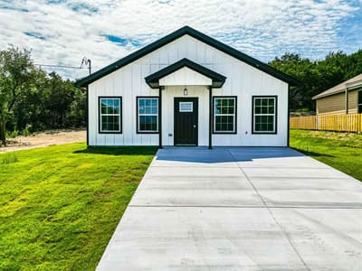 4315 Mountain Hollow Drive, Granbury TX 76048