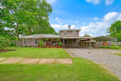 330 Young Street, Blossom TX 75416