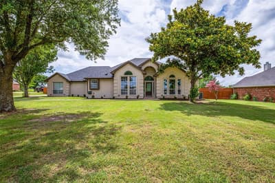 1320 E Highland Road, Waxahachie TX 75167