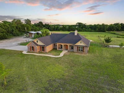 460 County Road 4421, Trenton TX 75490
