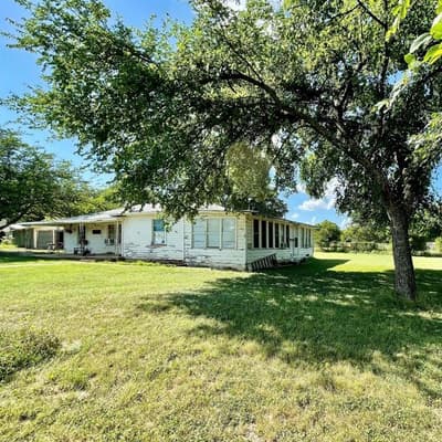 514 W Roosevelt Avenue, Whitney TX 76692 - Photo 2