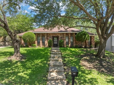 4325 Green Point Drive, Waco TX 76710 - Photo 2