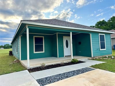 124 Oakwood Street, Chico TX 76431