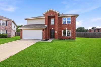 7301 Moon Ridge Court, Fort Worth TX 76133 - Photo 2