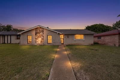 821 Cherry Hills Drive, Lancaster TX 75134