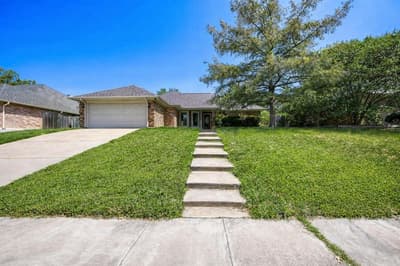 10104 Stoneleigh Drive, Benbrook TX 76126
